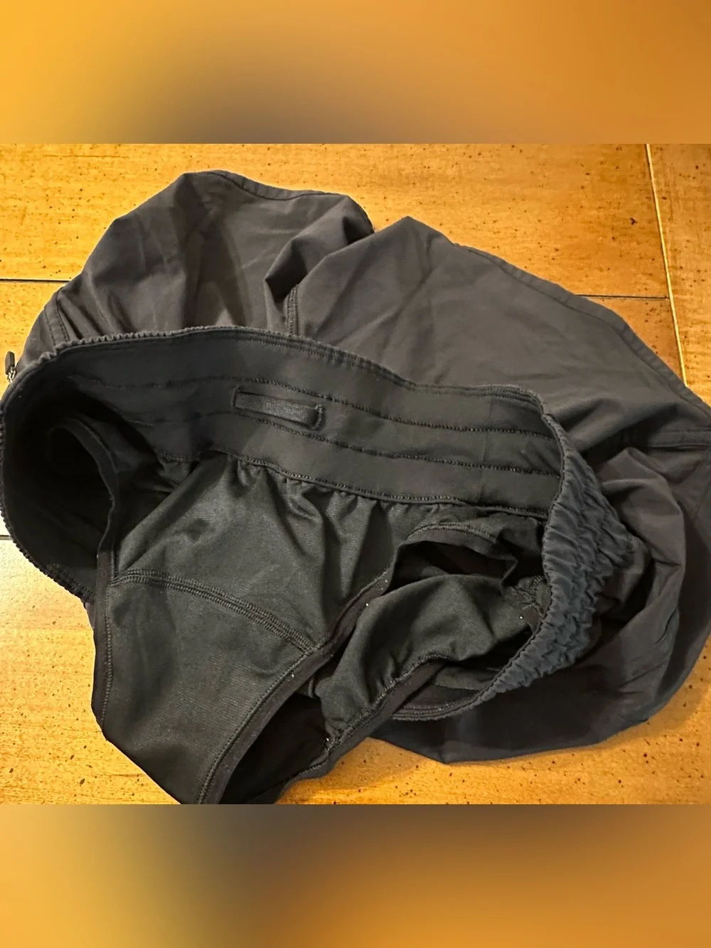 Women’s Lululemon Black Tracker Mid Rise Shorts size 6 with Liner 4 inch length